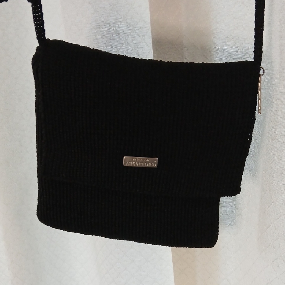 Arcopedico Knit Black Crossbody Zipper Bag